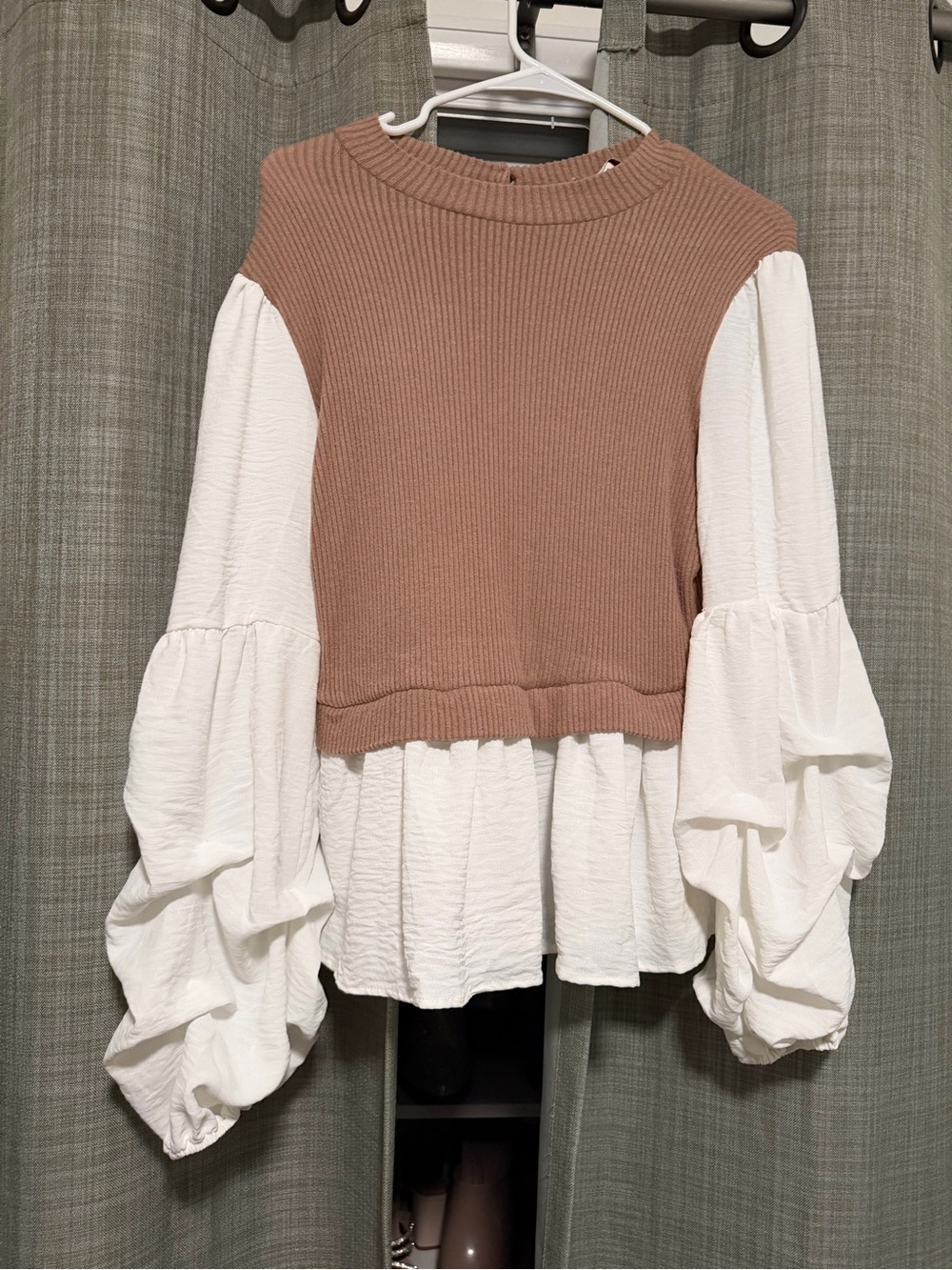 Two-Tone Puff Sleeve Knit Blouse